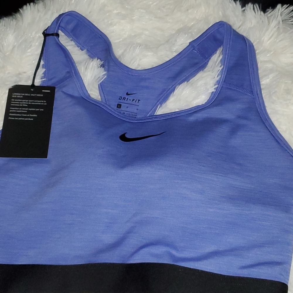 Nike Swoosh Bra